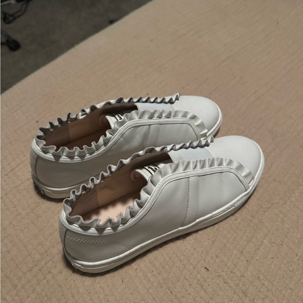Kate Spade White Leather Ruffled Slip-On Sneakers size 7